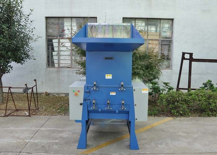 300mm Plastic Bottle Crushing Machine Power 5.5kw 600r/Min First Rate Claw Shaped Blade
